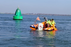 HDY03375_drenkeling-aan-boord-nemen